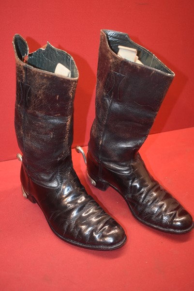 PAIR OF CAVALRY HALF WELLINGTON BOOTS WITH BOXED SPURS BY GIEVES