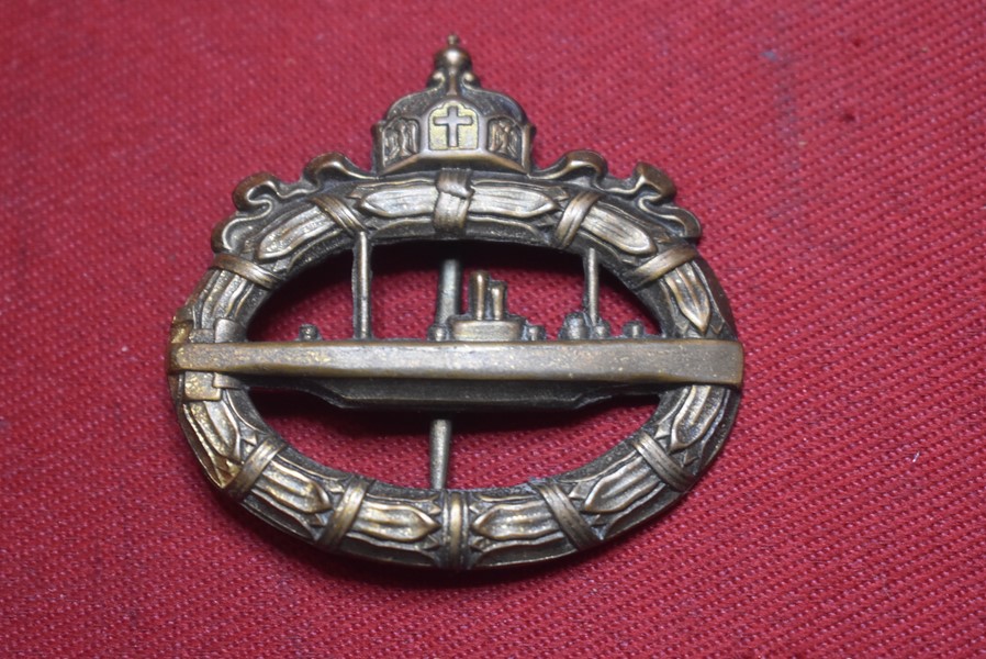 WW1 IMPERIAL GERMAN U-BOAT BADGE RARER HOLLOW BACK VERSION