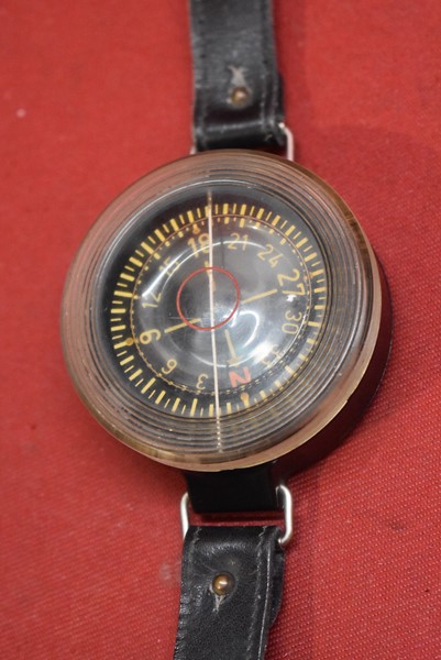 WW2 GERMAN LUFTWAFFE 1ST PATTERN PILOTS WRIST COMPASS-SOLD