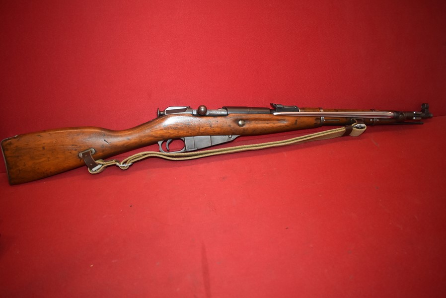 DE-ACTIVATED RUSSIAN MOSIN-NAGANT RIFLE WITH FOLD OUT BAYONET