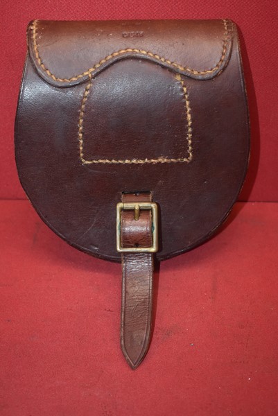 WW2 ISSUED LIGHT HORSE LEATHER SPARE HORSE SHOE POUCH