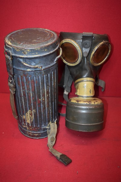 WW2 GERMAN AFRIKA KORPS GAS MASK AND TIN-SOLD