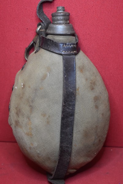 IMPERIAL GERMAN/WEIMAR PERIOD WATER BOTTLE WITH CARRY STRAP.