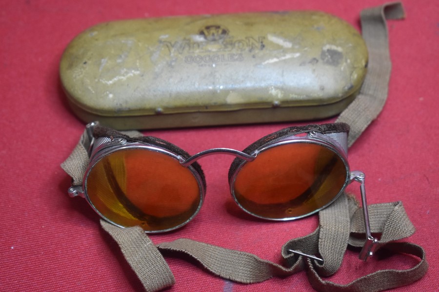 WW1- 2 US WILLSON ANTI GLARE GOGGLES IN ORIGINAL TIN