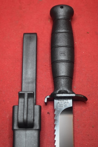 AUSTRIAN ARMY FM81 FIGHTING/SURVIVAL KNIFE BY GLOCK-SAWBACK VERSION-