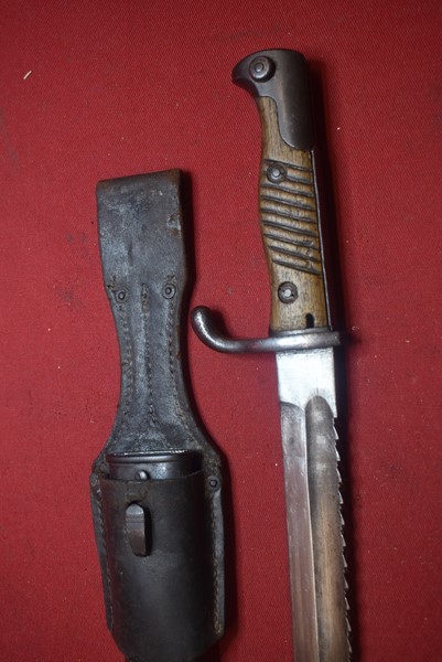 WW1 GERMAN 98/05 BUTCHER BLADE SAWBACK BAYONET WITH ORIGINAL FROG