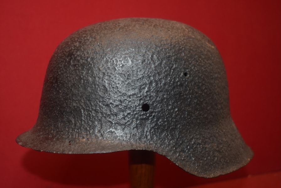 RELIC WW2 GERMAN HELMET