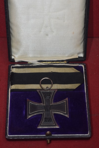 CASED WW1 GERMAN IRON CROSS SECOND CLASS
