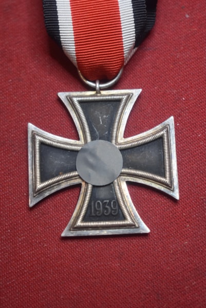 WW2 GERMAN IRON CROSS SECOND CLASS