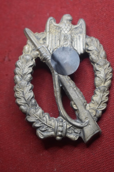 WW2 GERMAN INFANTRY ASSAULT BADGE