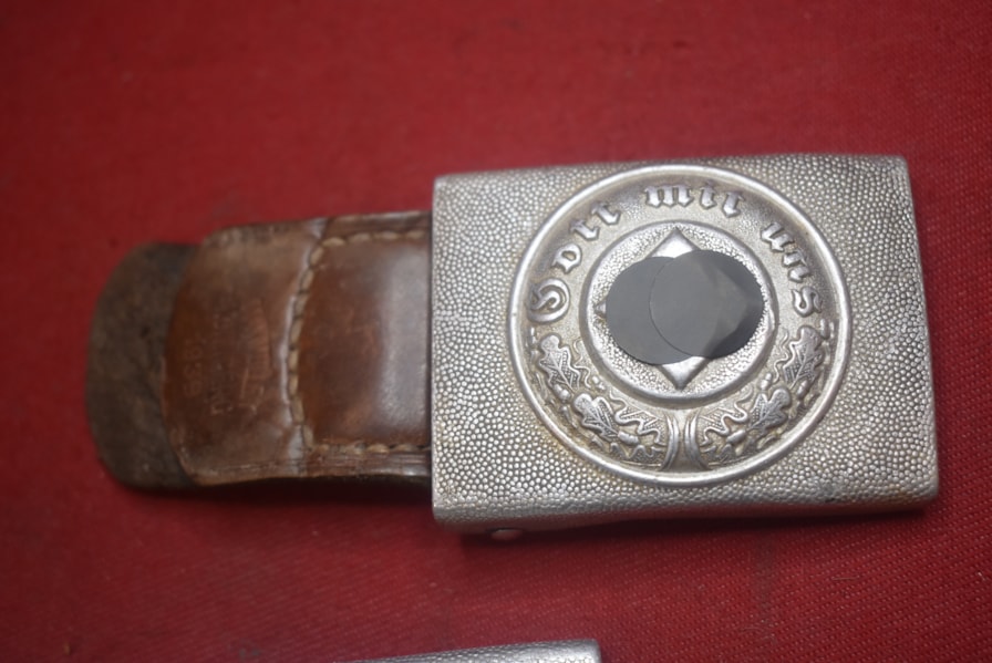 WW2 GERMAN POLICE BELT BUCKLE AND TAB-ON HOLD MG