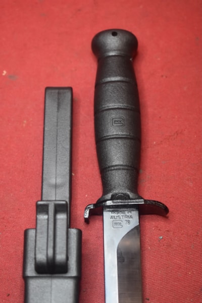 AUSTRIAN ARMY GLOCK FM78 FIGHTING/FIELD KNIFE.