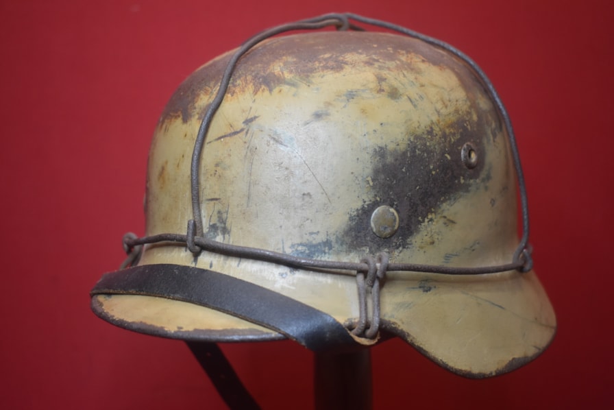 WW2 GERMAN AFRIKA KORPS/ITALIAN THEATRE M40 HELMET-SOLD