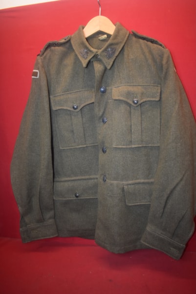 WW2 AUSTRALIAN ARMY CAPTAINS TUNIC
