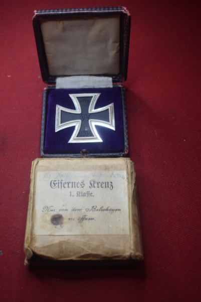 CASED WW1 GERMAN IRON CROSS FIRST CLASS WITH PROVENANCE, MAKER MARKED AND PACKET OF ISSUE-SOLD