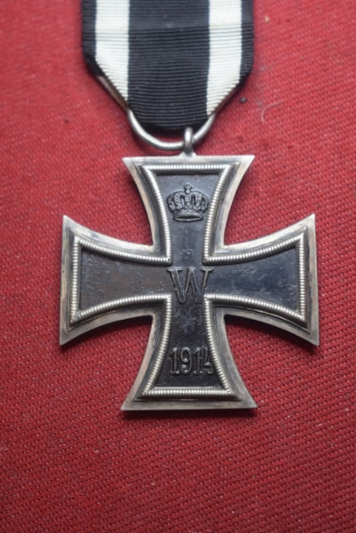 WW1 GERMAN IRON CROSS SECOND CLASS.a