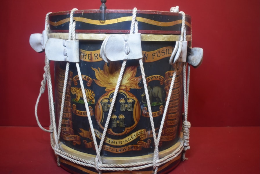 WW1 ROYAL DUBLIN FUSILIERS PARADE/MARCHING DRUM
