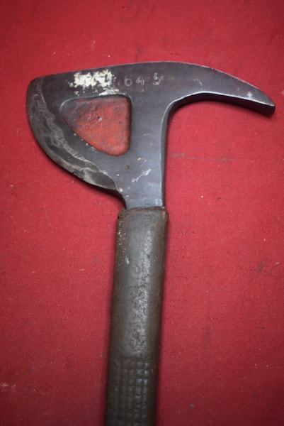 WW2 ONWARDS US PILOT/CREW ESCAPE AXE-SOLD
