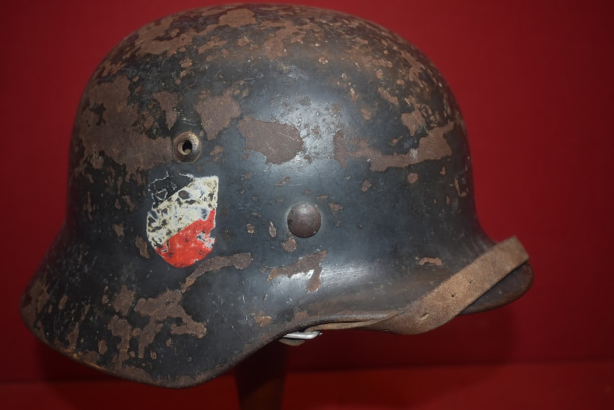WW2 GERMAN M35 DOUBLE DECAL LUFTWAFFE COMBAT HELMET