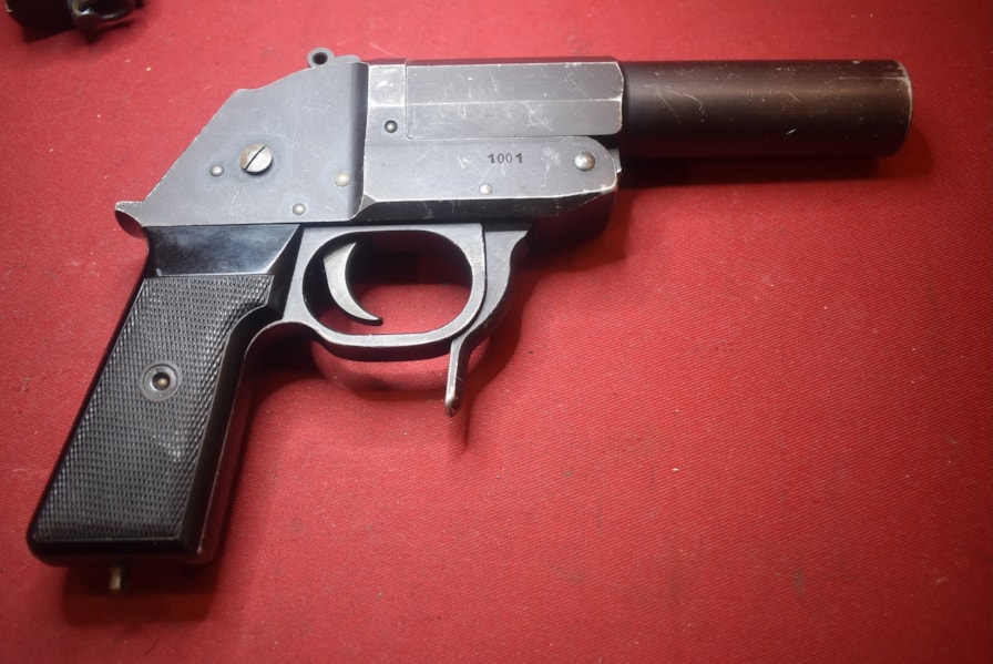 EAST GERMAN (DDR) COLD WAR FLARE PISTOL