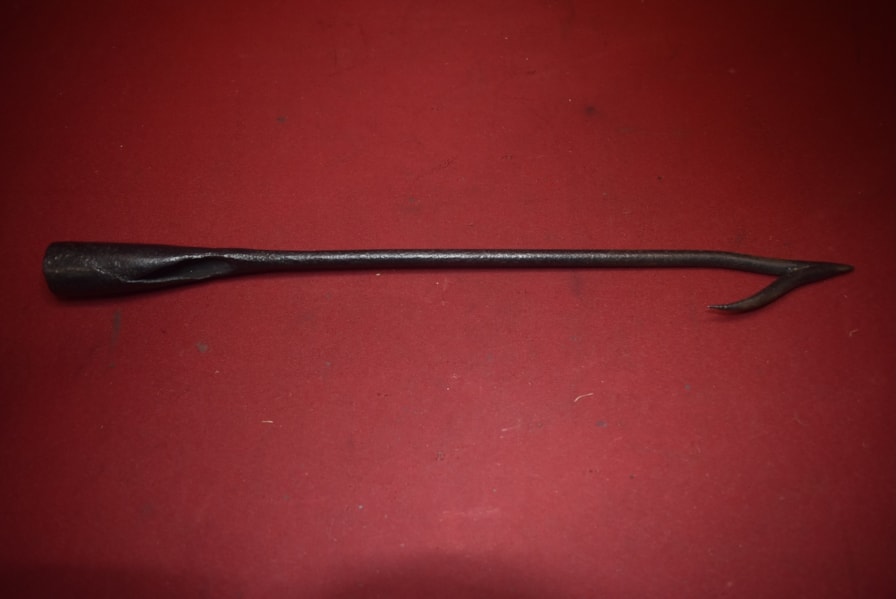 ANTIQUE IRON WHALING HARPOON HEAD no1