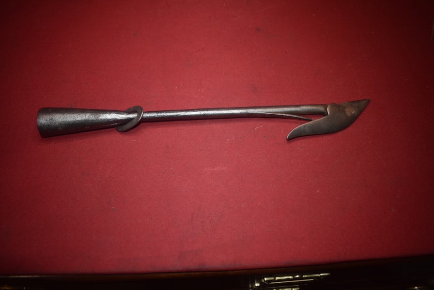 ANTIQUE IRON WHALING HARPOON HEAD no 2
