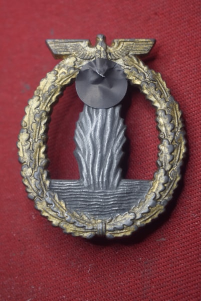 WW2 GERMAN KRIEGSMARINE MINE SWEEPER, SUB HUNTER AND ESCORT VESSEL BADGE-SOLD