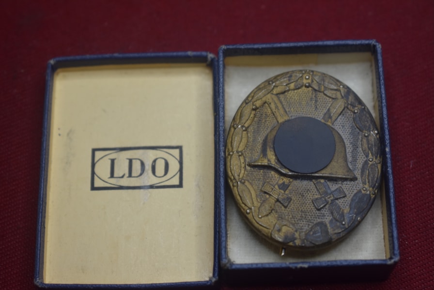 WW2 GERMAN ARMY BOXED GOLD WOUND BADGE, MAKER 127