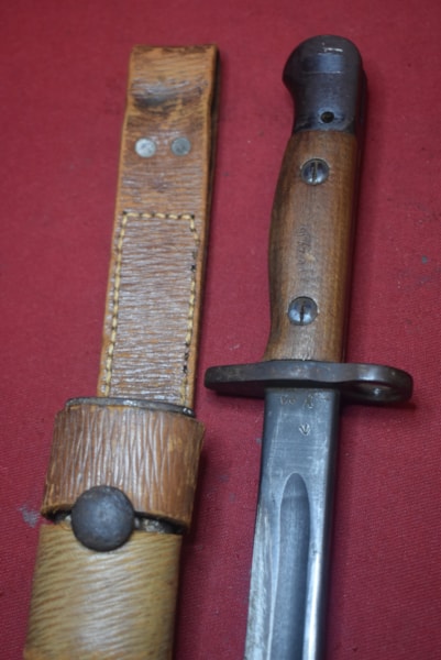 WW2 AUSTRALIAN BAYONET FOR THE 303 RIFLE BY LITHGOW DATED 1944