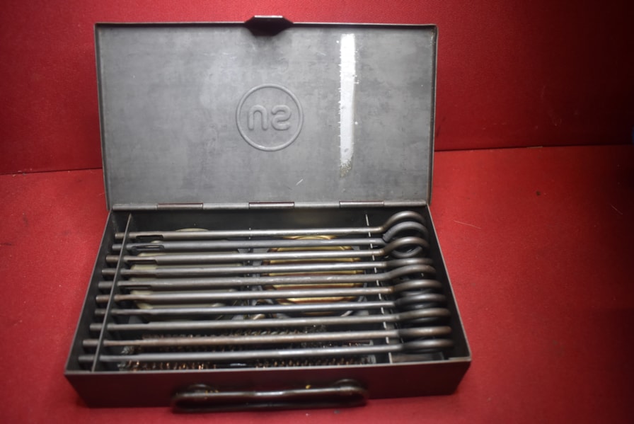 WW2 US COLT 1911 SQUAD CLEANING KIT COMPLETE.
