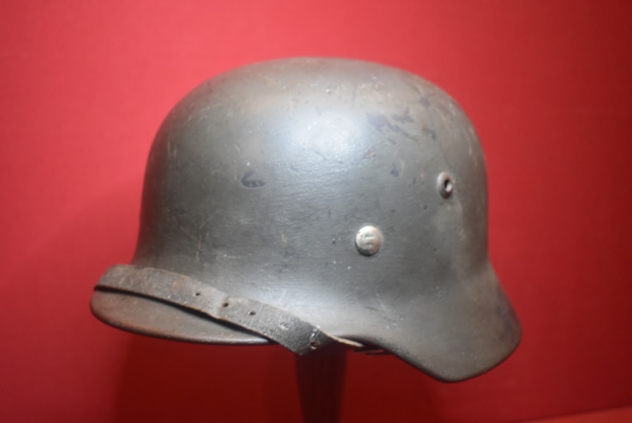 WW2 GERMAN M35 COMBAT HELMET - NO DECALS-ON HOLD LS