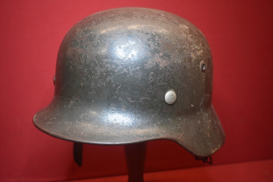 WW2 GERMAN M35 ARMY COMBAT HELMET- NO DECALS