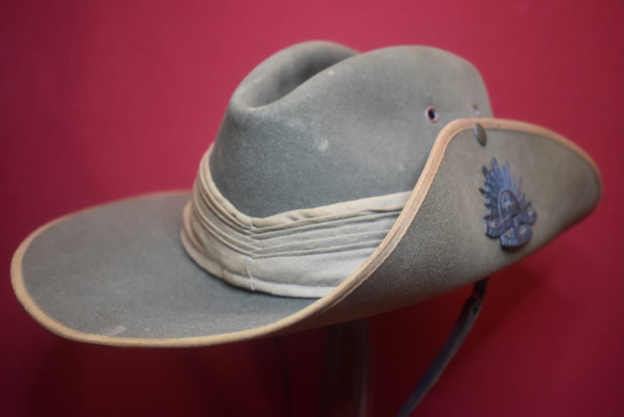 WW2 AUSTRALIAN SLOUCH HAT 2/48TH AUST INFANTRY BN
